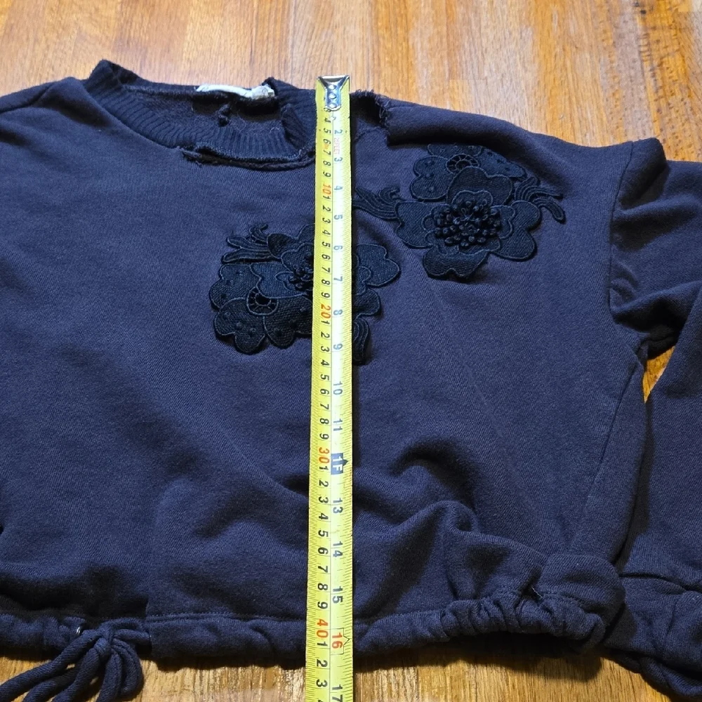 Chloe & Katie Women‎ Small Black Floral Crew Neck Cropped Drawstring Hem Sweater